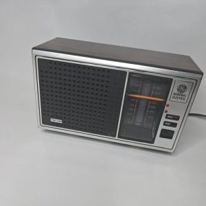 GENERAL ELECTRIC AM/FM Radio Model NO 7-4115B