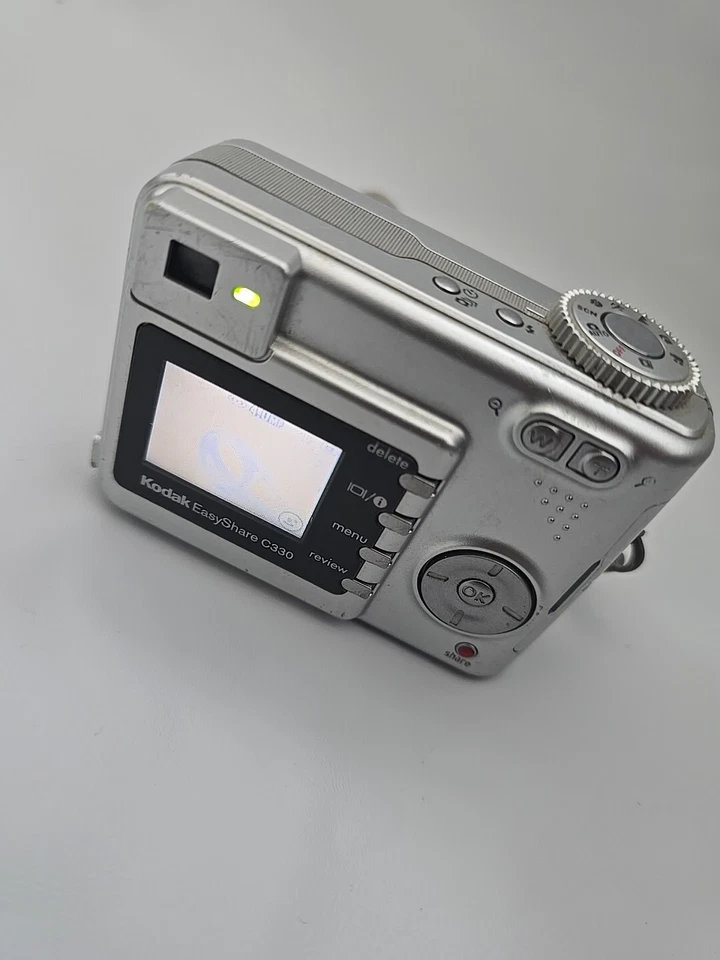Kodak EasyShare C330 Digital Camera 4.0 Mega Pixels - Image 6