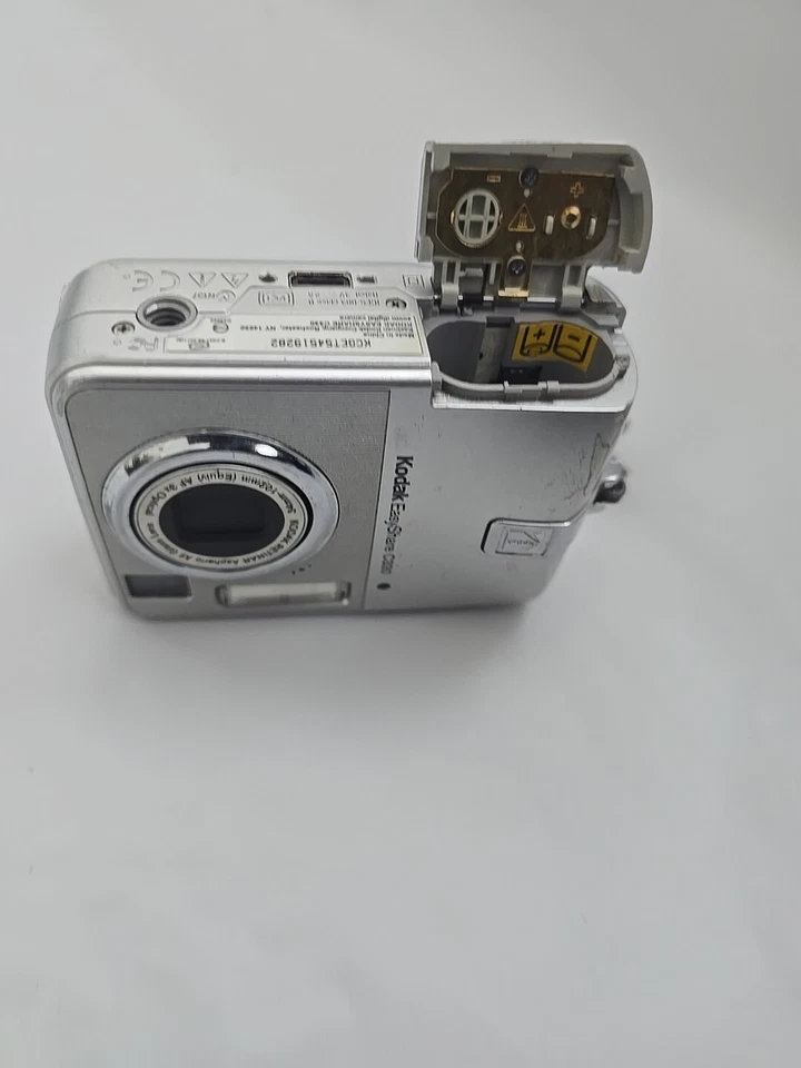 Kodak EasyShare C330 Digital Camera 4.0 Mega Pixels - Image 5
