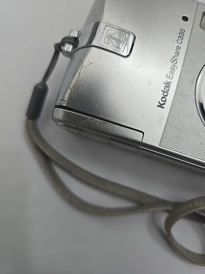 Kodak EasyShare C330 Digital Camera 4.0 Mega Pixels - Image 4
