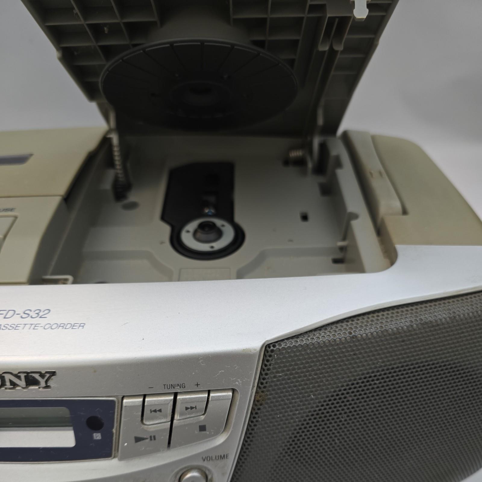 Sony CD cassette player mega bass port CFD-S32 Tested  working
